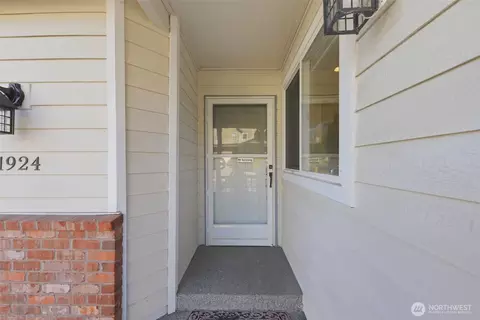 Entry Way - 1924 187th Pl SE, Bothell, WA 98012 photo 1 of 4