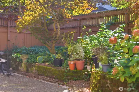 Exterior - 1924 187th Pl SE, Bothell, WA 98012 photo 7 of 9