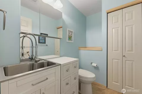 Bath - 1924 187th Pl SE, Bothell, WA 98012 photo 1 of 4