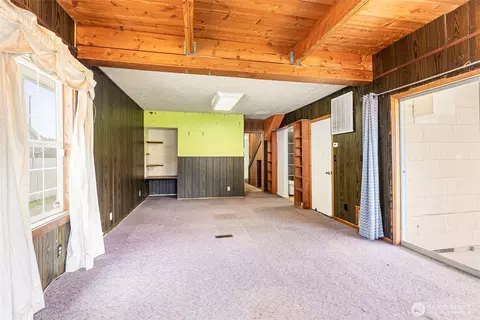 Living - 2535 30th Ave, Longview, WA 98632 photo 5 of 6