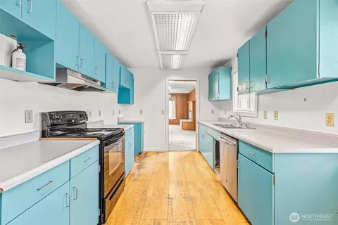 Kitchen - 2535 30th Ave, Longview, WA 98632 photo 1 of 2