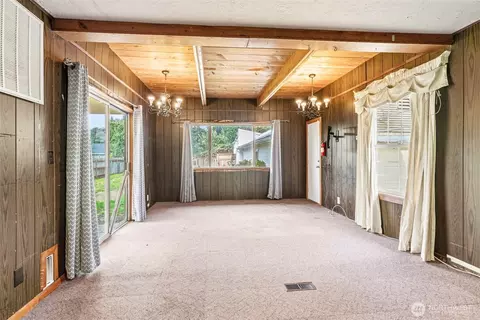 Living - 2535 30th Ave, Longview, WA 98632 photo 6 of 6
