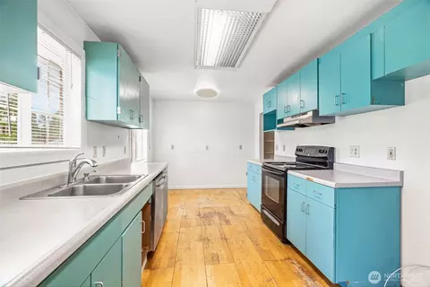 Kitchen - 2535 30th Ave, Longview, WA 98632 photo 2 of 2