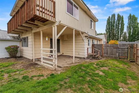 Exterior - 2535 30th Ave, Longview, WA 98632 photo 5 of 5