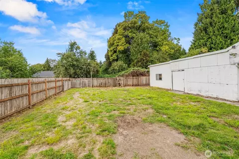 Exterior - 2535 30th Ave, Longview, WA 98632 photo 3 of 5