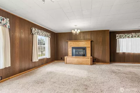 Living - 2535 30th Ave, Longview, WA 98632 photo 2 of 6