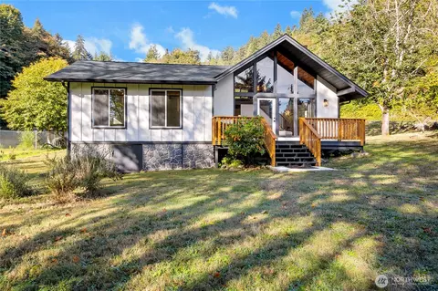 8990 SE Colvos Dr, Olalla, WA 98359