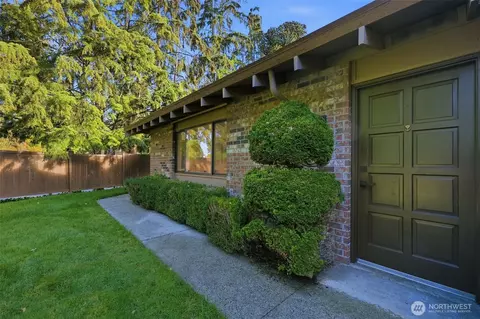 2802 Garden Ct #A, Steilacoom, WA 98388
