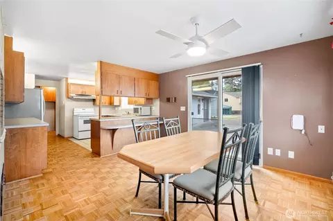 Dining - 1605 126th St SE, Everett, WA 98208 photo 2 of 2