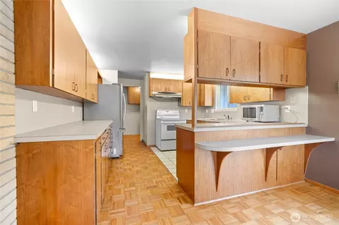 Kitchen - 1605 126th St SE, Everett, WA 98208 photo 2 of 2