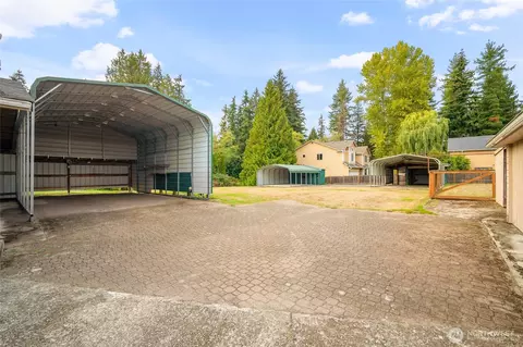 Exterior - 1605 126th St SE, Everett, WA 98208 photo 4 of 5