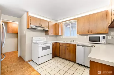 Kitchen - 1605 126th St SE, Everett, WA 98208 photo 1 of 2