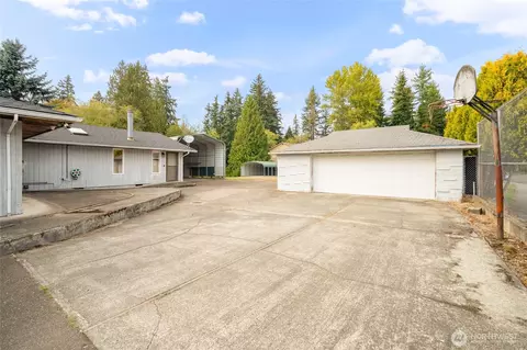Exterior - 1605 126th St SE, Everett, WA 98208 photo 2 of 5