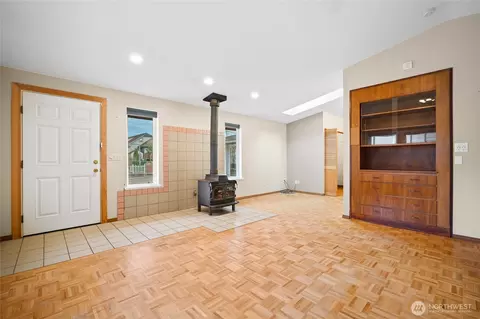 Living - 1605 126th St SE, Everett, WA 98208 photo 2 of 4