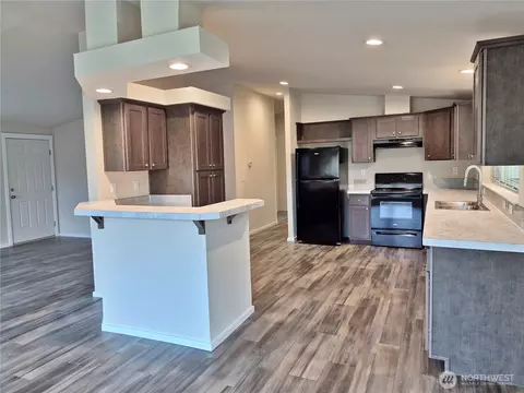 359 NE Saturn Ln, Bremerton, WA 98311