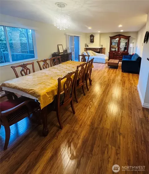 15609 NE 18th St #D104, Bellevue, WA 98008