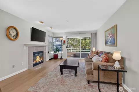 2125 California Ave SW #302, Seattle, WA 98116