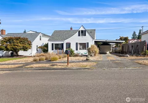 1227 E 4th St, Port Angeles, WA 98362