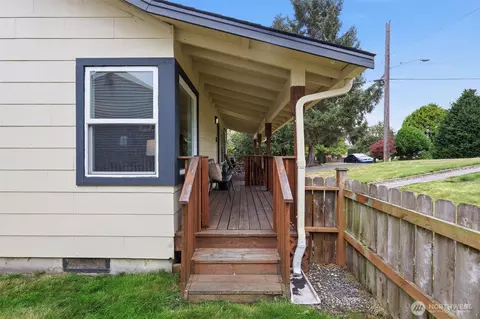 Exterior - 2907 18th St, Everett, WA 98201 photo 12 of 15