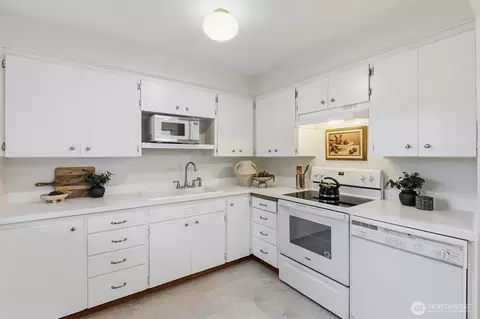 Kitchen - 2907 18th St, Everett, WA 98201 photo 2 of 5
