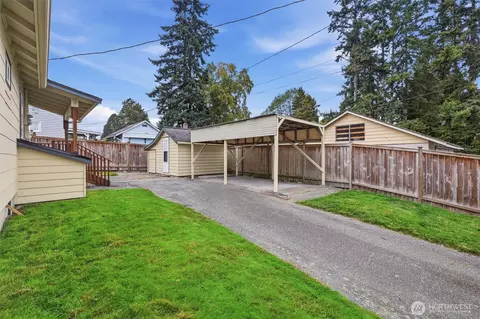 Exterior - 2907 18th St, Everett, WA 98201 photo 8 of 15
