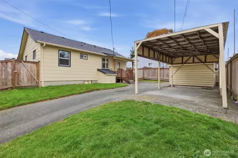 Exterior - 2907 18th St, Everett, WA 98201 photo 3 of 15