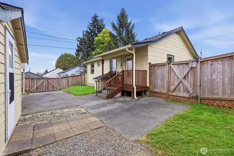 Exterior - 2907 18th St, Everett, WA 98201 photo 7 of 15