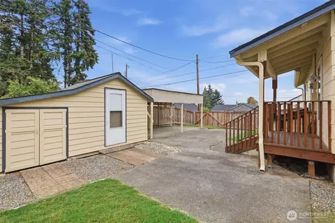 Exterior - 2907 18th St, Everett, WA 98201 photo 6 of 15