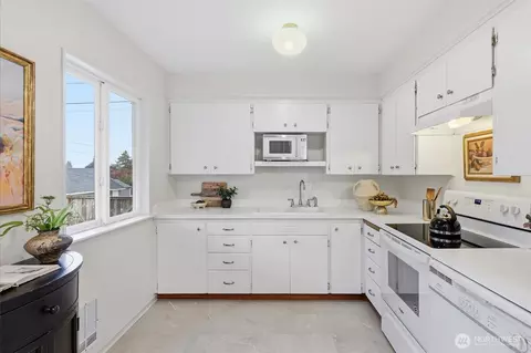Kitchen - 2907 18th St, Everett, WA 98201 photo 1 of 5