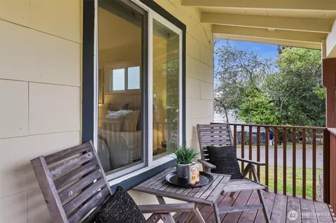 Exterior - 2907 18th St, Everett, WA 98201 photo 9 of 15