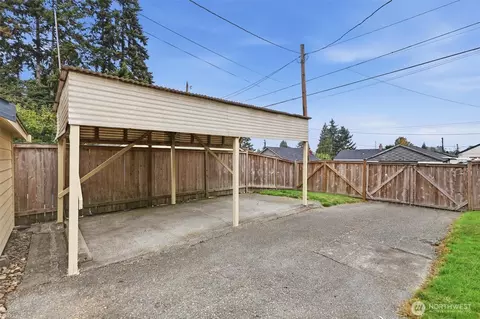Exterior - 2907 18th St, Everett, WA 98201 photo 13 of 15