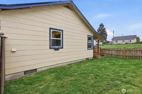 Exterior - 2907 18th St, Everett, WA 98201 photo 5 of 15