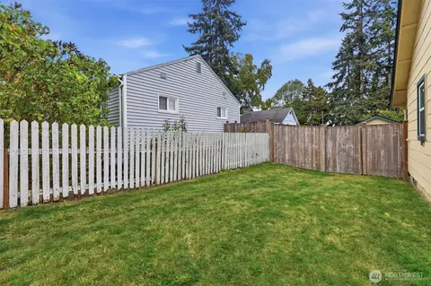 Exterior - 2907 18th St, Everett, WA 98201 photo 15 of 15