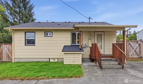 Exterior - 2907 18th St, Everett, WA 98201 photo 4 of 15