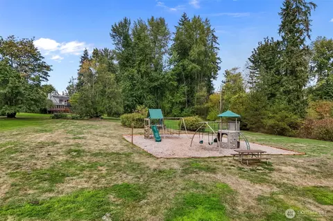 Exterior - 606 164th Pl SE, Bothell, WA 98012 photo 8 of 9