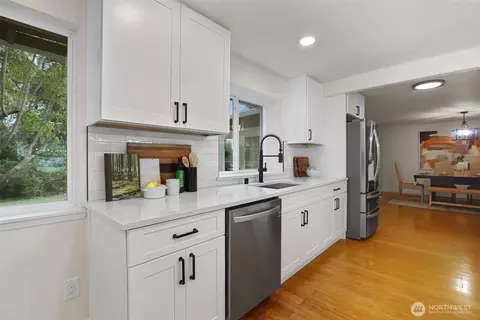 Kitchen - 606 164th Pl SE, Bothell, WA 98012 photo 3 of 5