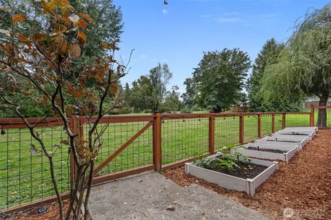 Exterior - 606 164th Pl SE, Bothell, WA 98012 photo 5 of 9