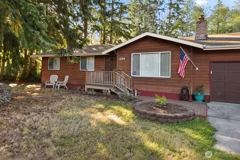 1234 E Hersig Rd, Oak Harbor, WA 98277
