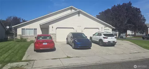 1255 Westbrook Loop, Yakima, WA 98908