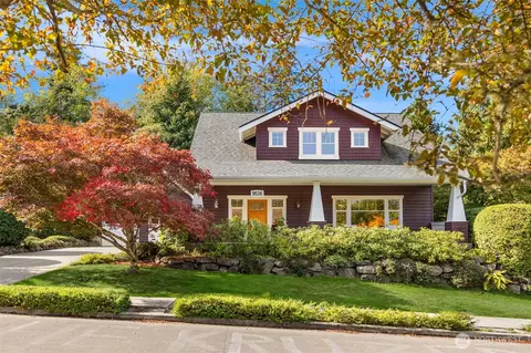 9536 NE North Town Loop, Bainbridge Island, WA 98110