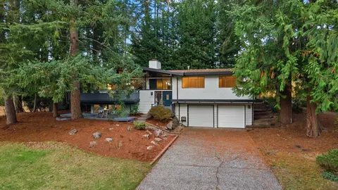 4220 159th Ave SE, Bellevue, WA 98006