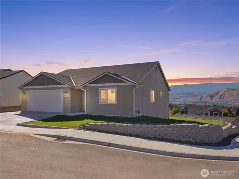 1984 9th St NE, East Wenatchee, WA 98802