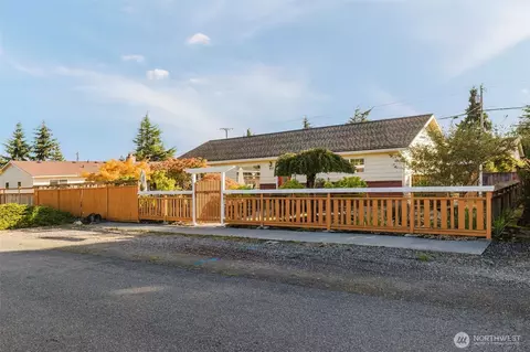 410 N Knapman Ave, Sequim, WA 98382