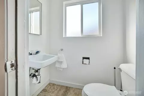 Bath - 730 110th Pl SE, Everett, WA 98208 photo 3 of 3