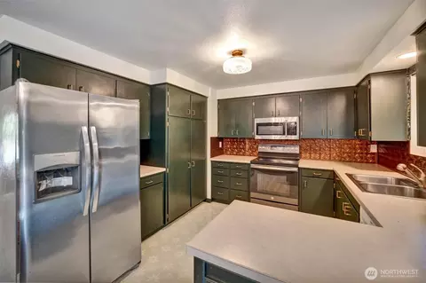 Kitchen - 730 110th Pl SE, Everett, WA 98208 photo 2 of 2
