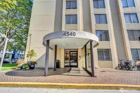 4540 8th Ave NE #1403, Seattle, WA 98105