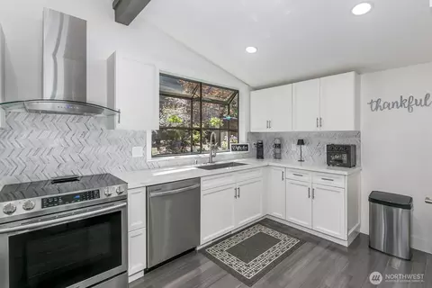 Kitchen - 14511 28th Dr SE, Mill Creek, WA 98012 photo 3 of 5