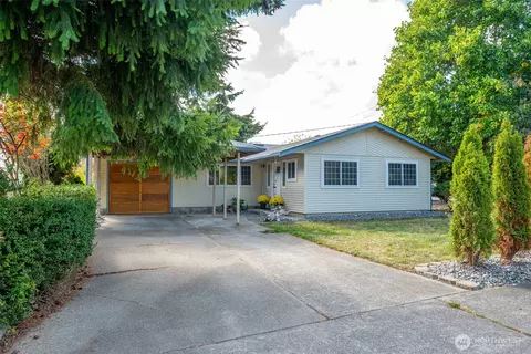 687 SW 3rd Ave, Oak Harbor, WA 98277
