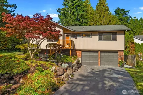 5470 NE 200th Pl, Lake Forest Park, WA 98155