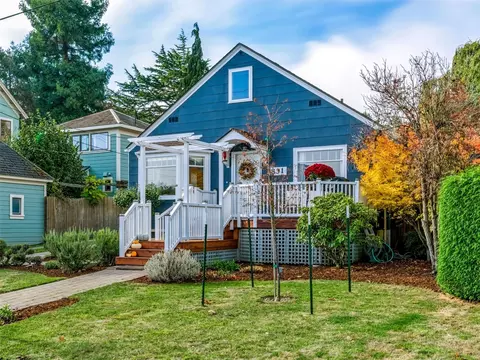 831 Jackson St, Port Townsend, WA 98368